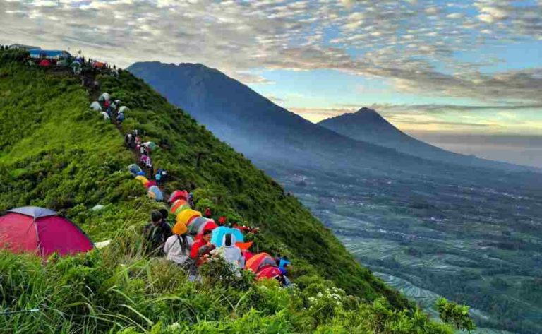Menaklukkan Ketinggian Menemukan Kedamaian Langkah Awal Memahami Wisata Gunung Yang Cocok Untuk Pemula